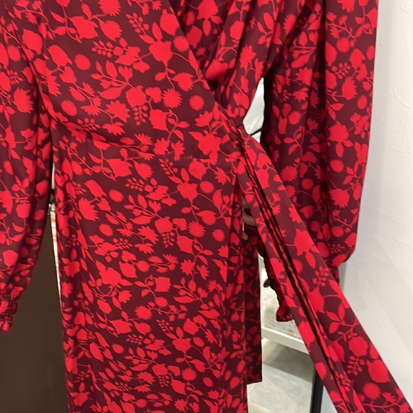 Max Studio Floral Wrap MIDI Dress - Picture 4 of 5